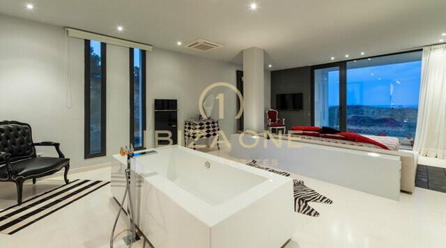 فيلا حديثة وفاخرة مطلة على البحر في منطقة حضرية محروسة للبيع، إيبيزا - فيلا حديثة مطلة على البحر في منطقة حضرية محروسة للإيجار، إيبيزا