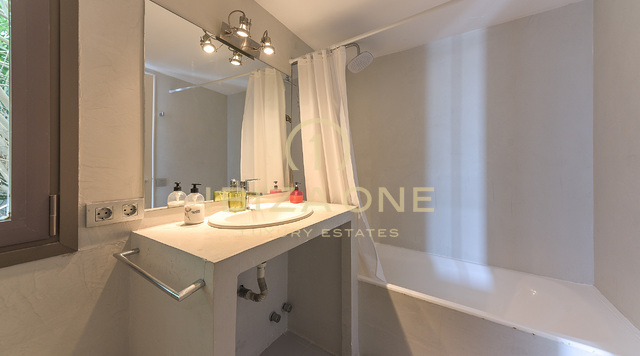 Moderne luxe villa met twee onafhankelijke gastenverblijven te koop, Ibiza - Moderne luxe villa met twee onafhankelijke gastenverblijven te huur, Ibiza