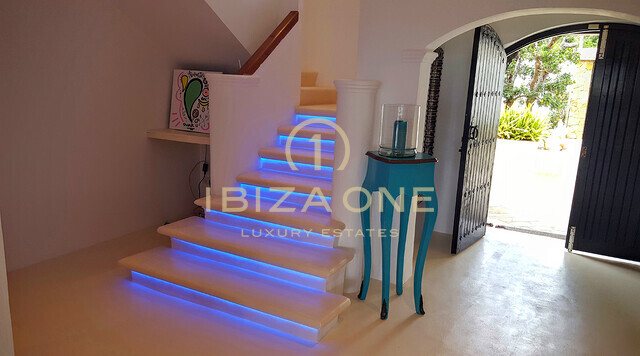 Luxe woning aan zee dichtbij Ibiza te koop, Ibiza