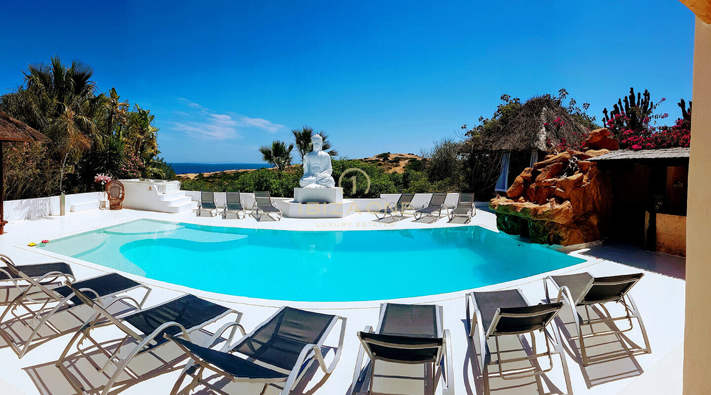 Propiedad de lujo en primera línea de mar cerca de Ibiza en venta, Ibiza