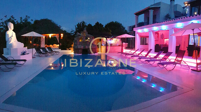 Luxe woning aan zee dichtbij Ibiza te koop, Ibiza