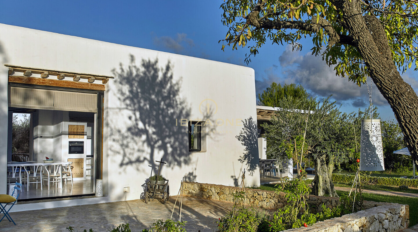Beautiful Blakstad finca with separate guest house near San Carlos for sale, Ibiza - Beautiful Blakstad finca with separate guest house near San Carlos for rent, Ibiza