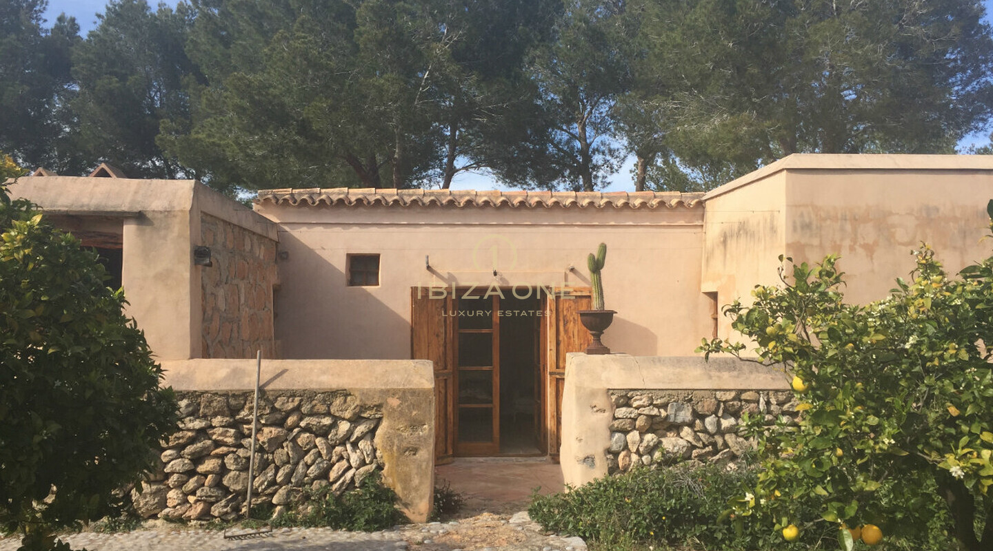 Luxe en authentieke, originele finca met hoofdhuis en twee gastenverblijven nabij Ibiza te koop, Ibiza - Luxe en authentieke, originele finca met hoofdhuis en twee gastenverblijven nabij Ibiza te huur, Ibiza