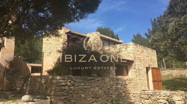 Luxe en authentieke, originele finca met hoofdhuis en twee gastenverblijven nabij Ibiza te koop, Ibiza - Luxe en authentieke, originele finca met hoofdhuis en twee gastenverblijven nabij Ibiza te huur, Ibiza