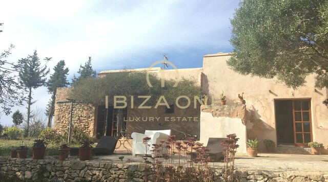 Luxe en authentieke, originele finca met hoofdhuis en twee gastenverblijven nabij Ibiza te koop, Ibiza - Luxe en authentieke, originele finca met hoofdhuis en twee gastenverblijven nabij Ibiza te huur, Ibiza