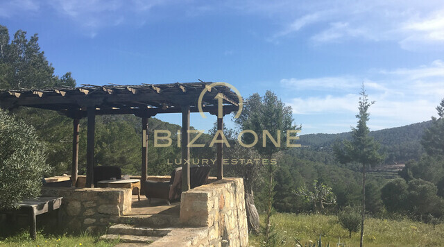 Luxe en authentieke, originele finca met hoofdhuis en twee gastenverblijven nabij Ibiza te koop, Ibiza - Luxe en authentieke, originele finca met hoofdhuis en twee gastenverblijven nabij Ibiza te huur, Ibiza