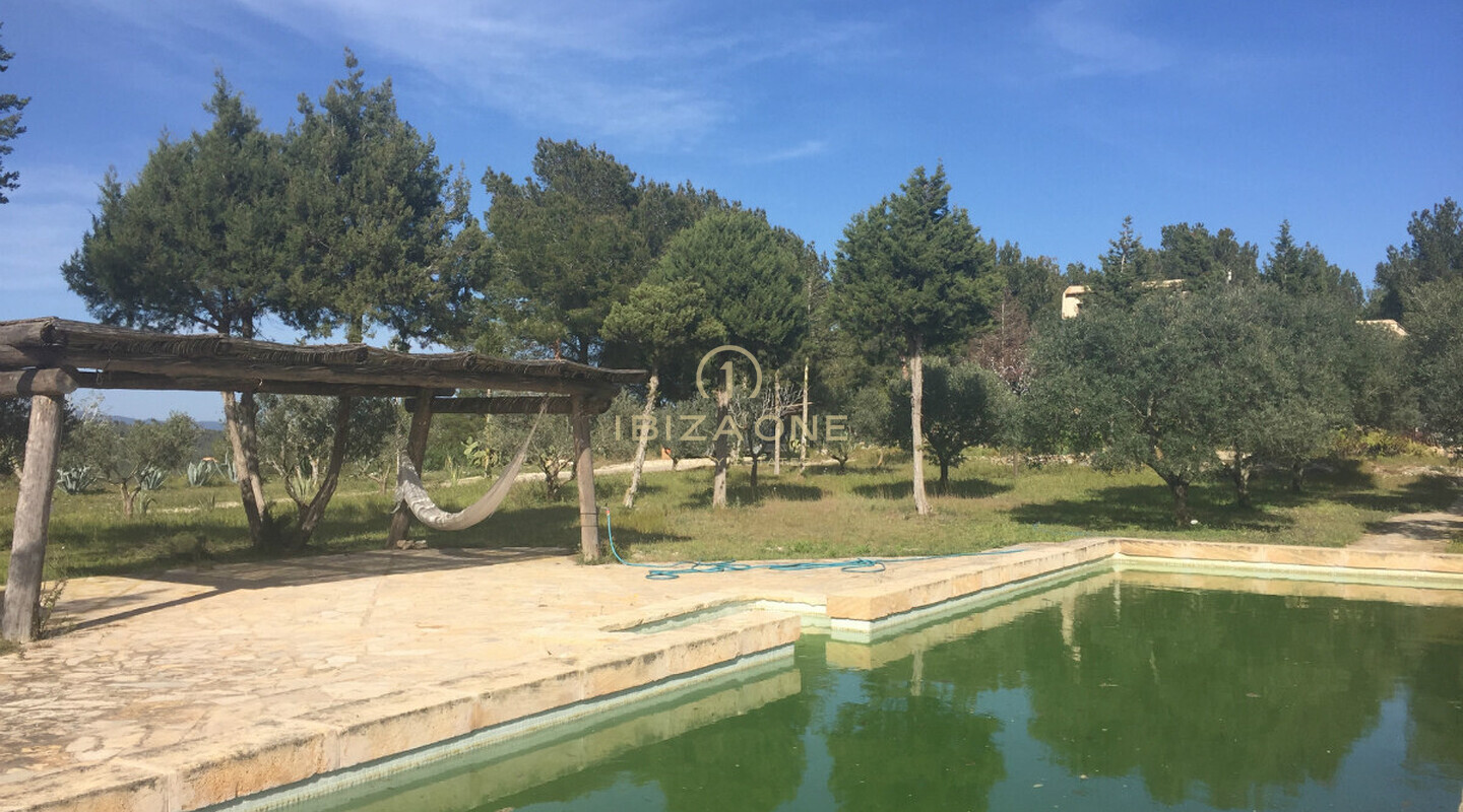 Luxe en authentieke, originele finca met hoofdhuis en twee gastenverblijven nabij Ibiza te koop, Ibiza - Luxe en authentieke, originele finca met hoofdhuis en twee gastenverblijven nabij Ibiza te huur, Ibiza