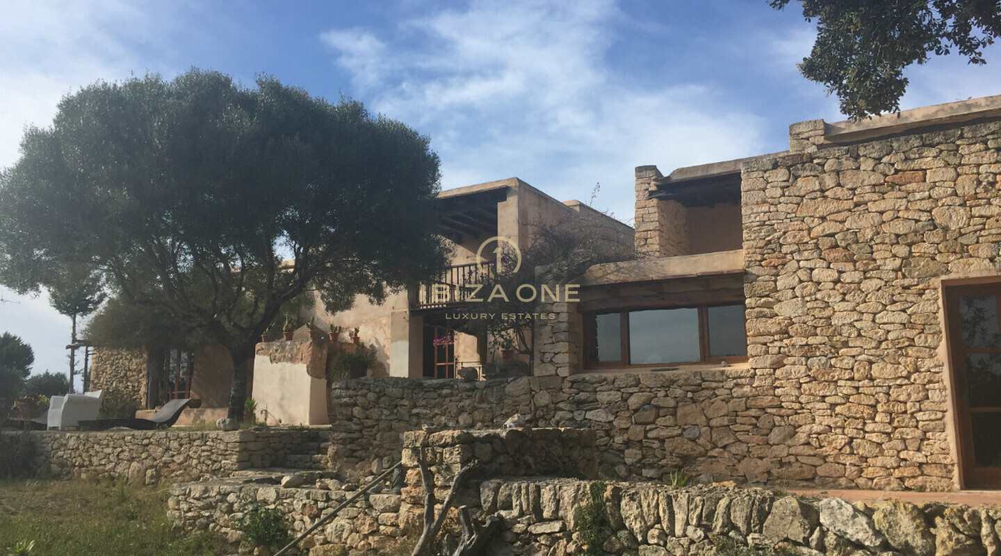 Luxe en authentieke, originele finca met hoofdhuis en twee gastenverblijven nabij Ibiza te koop, Ibiza - Luxe en authentieke, originele finca met hoofdhuis en twee gastenverblijven nabij Ibiza te huur, Ibiza