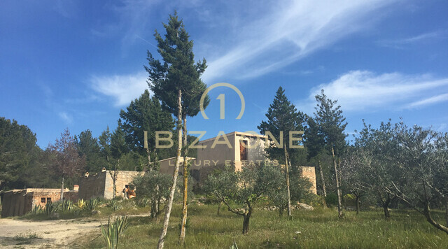 Luxe en authentieke, originele finca met hoofdhuis en twee gastenverblijven nabij Ibiza te koop, Ibiza - Luxe en authentieke, originele finca met hoofdhuis en twee gastenverblijven nabij Ibiza te huur, Ibiza