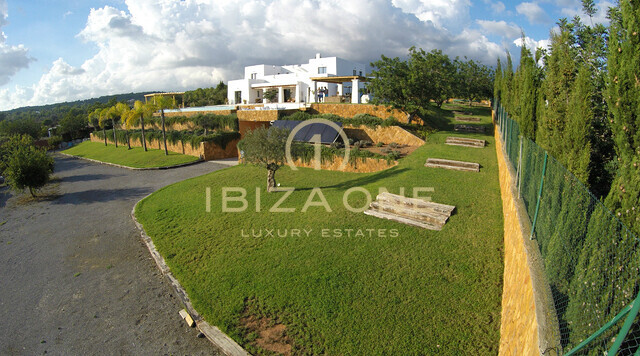 Nieuwe luxe finca op Ibiza in Blakstad-stijl met groot perceel - vlakbij Ibiza en Sta. Gertrudis te koop, Ibiza - Nieuwe luxe finca op Ibiza in Blakstad-stijl met groot perceel - vlakbij Ibiza en Sta. Gertrudis te huur, Ibiza