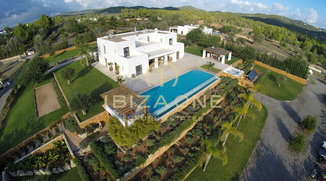 Nouvelle finca de luxe à Ibiza, style Blakstad, avec grand terrain, à proximité d'Ibiza et de Santa Gertrudis, à vendre. Nouvelle finca de luxe à Ibiza, style Blakstad, avec grand terrain, à proximité d'Ibiza et de Santa Gertrudis, à louer.