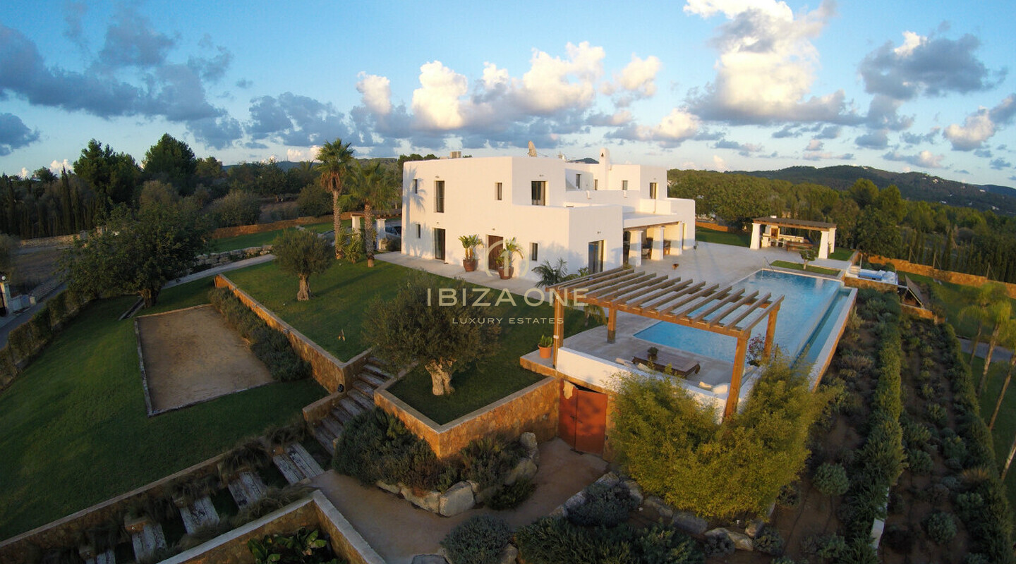 Nieuwe luxe finca op Ibiza in Blakstad-stijl met groot perceel - vlakbij Ibiza en Sta. Gertrudis te koop, Ibiza - Nieuwe luxe finca op Ibiza in Blakstad-stijl met groot perceel - vlakbij Ibiza en Sta. Gertrudis te huur, Ibiza