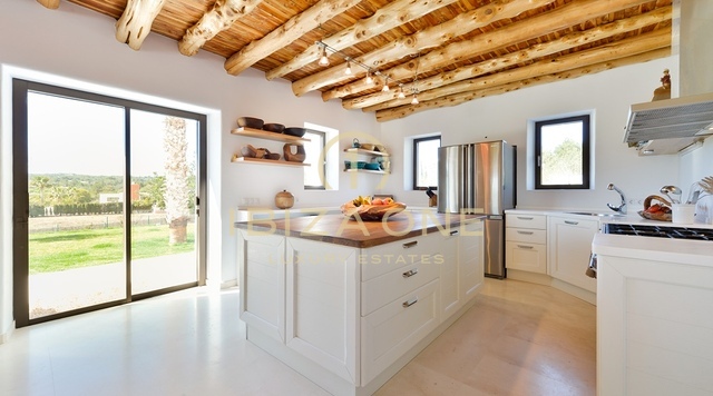 Nueva finca de lujo en Ibiza, estilo Blakstad, con amplia parcela, muy cerca de Ibiza y Sta. Gertrudis, en venta, Ibiza. Nueva finca de lujo en Ibiza, estilo Blakstad, con amplia parcela, muy cerca de Ibiza y Sta. Gertrudis, en alquiler, Ibiza.