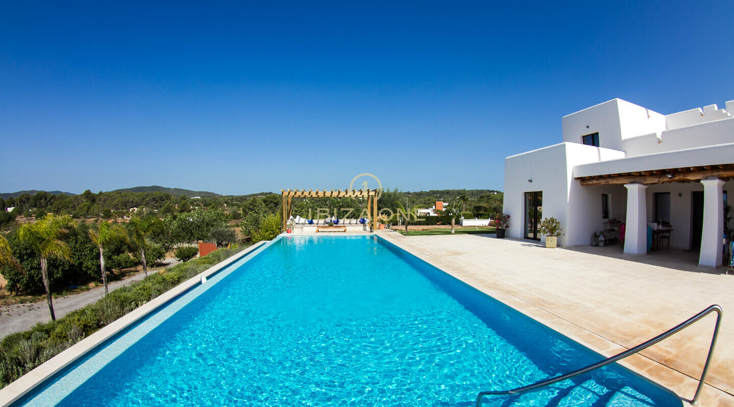 Nouvelle finca de luxe à Ibiza, style Blakstad, avec grand terrain, à proximité d'Ibiza et de Santa Gertrudis, à vendre. Nouvelle finca de luxe à Ibiza, style Blakstad, avec grand terrain, à proximité d'Ibiza et de Santa Gertrudis, à louer.