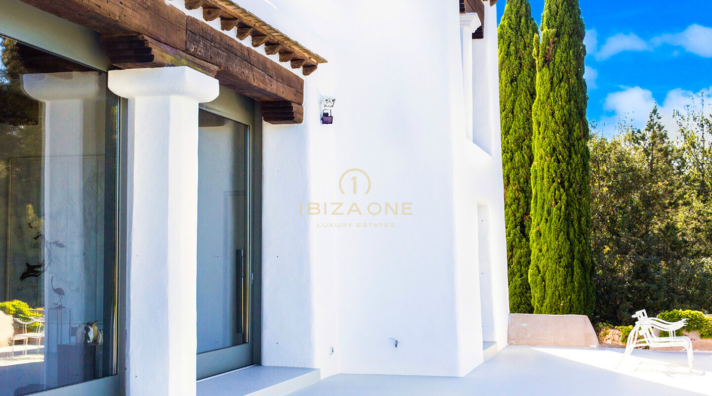 Luxuriöse und originelle Blakstad-Finca im Norden Ibizas mit Meer- und Landblick zu verkaufen, Ibiza - Luxuriöse und originelle Blakstad-Finca im Norden Ibizas mit Meer- und Landblick zu vermieten, Ibiza