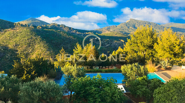 Luxuriöse und originelle Blakstad-Finca im Norden Ibizas mit Meer- und Landblick zu verkaufen, Ibiza - Luxuriöse und originelle Blakstad-Finca im Norden Ibizas mit Meer- und Landblick zu vermieten, Ibiza