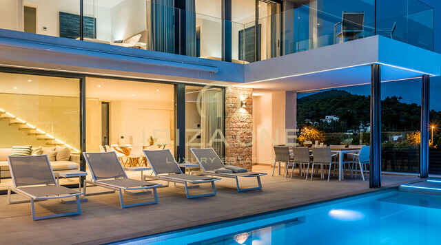 Moderne Neubau-Luxusvilla in der Nähe von Ibiza zu verkaufen, Ibiza - Moderne Neubau-Luxusvilla in der Nähe von Ibiza zu vermieten, Ibiza