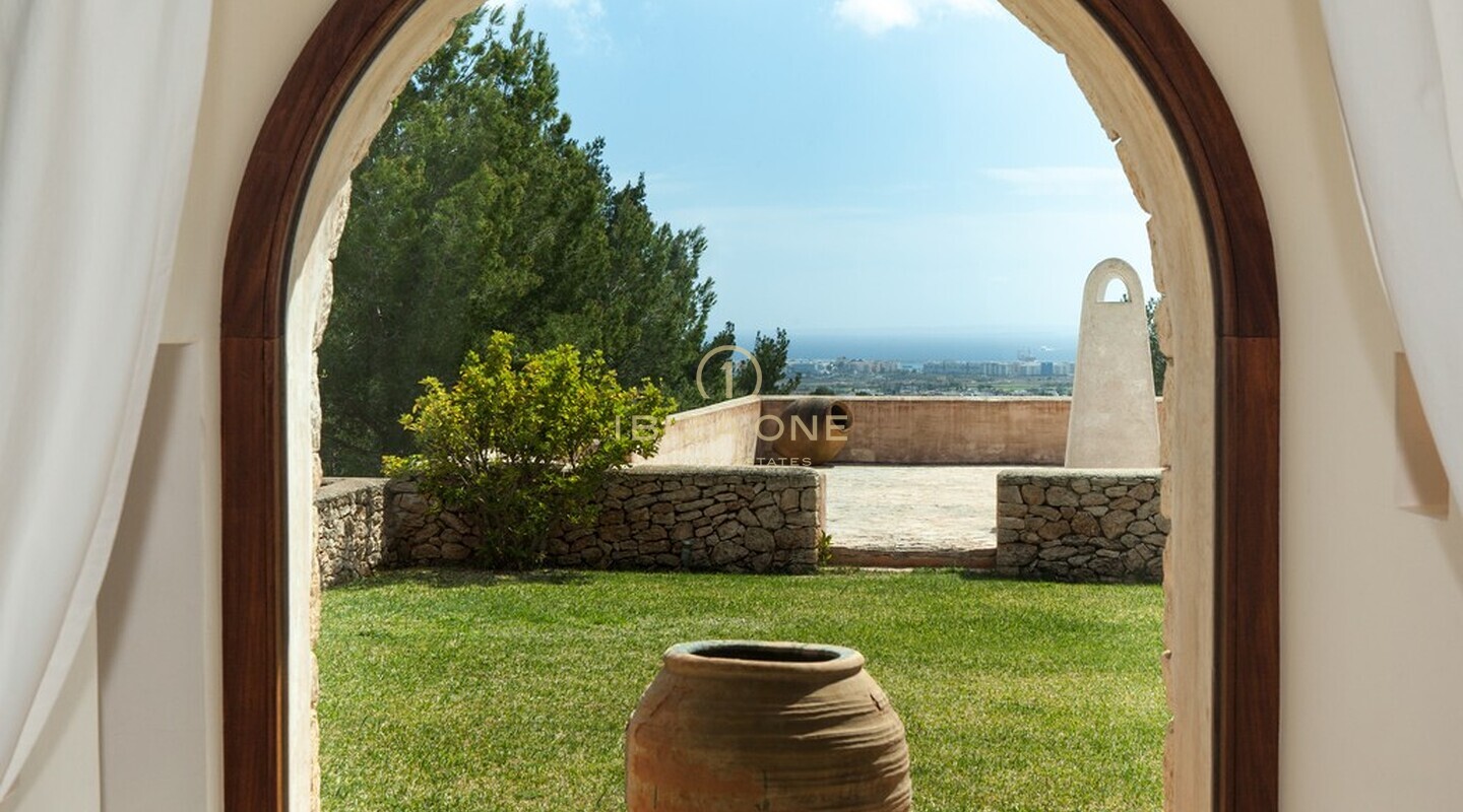Luxusvilla auf Ibiza in der Nähe der Luxushäfen und D'alta Vila zu vermieten, Ibiza - Luxusvilla auf Ibiza in der Nähe der Luxushäfen und D'alta Vila zu verkaufen, Ibiza
