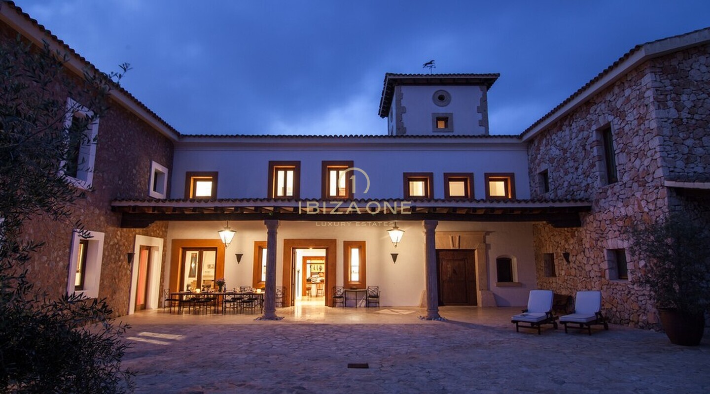 Luxusvilla auf Ibiza in der Nähe der Luxushäfen und D'alta Vila zu vermieten, Ibiza - Luxusvilla auf Ibiza in der Nähe der Luxushäfen und D'alta Vila zu verkaufen, Ibiza