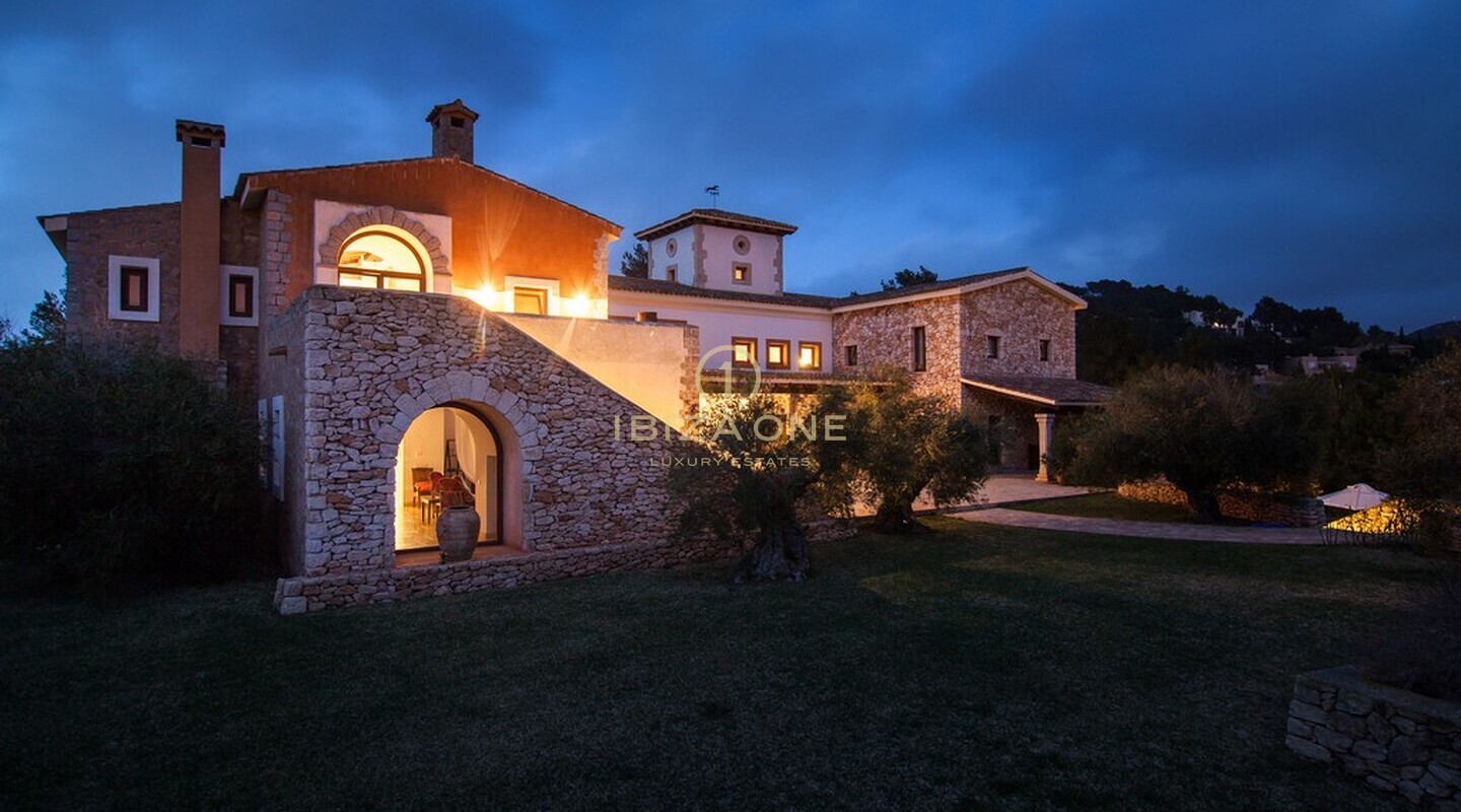 Luxury villa in Ibiza close to the luxury harbors and D'alta Vila for rent, Ibiza - Luxury villa in Ibiza close to the luxury harbors and D'alta Vila for sale, Ibiza