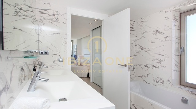 Spectaculaire appartement design de luxe à Marina Botafoch avec vue sur la ville d'Ibiza, la mer et Formentera à vendre, Ibiza - Spectaculaire appartement design de luxe à Marina Botafoch avec vue sur la ville d'Ibiza, la mer et Formentera à louer, Ibiza