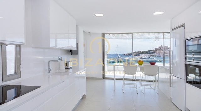 Spektakuläres Luxus-Designer-Apartment in Marina Botafoch mit Blick auf Ibiza-Stadt, das Meer und Formentera zu verkaufen, Ibiza - Spektakuläres Luxus-Designer-Apartment in Marina Botafoch mit Blick auf Ibiza-Stadt, das Meer und Formentera zu vermieten, Ibiza