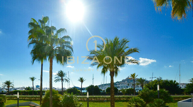 Spectaculaire appartement design de luxe à Marina Botafoch avec vue sur la ville d'Ibiza, la mer et Formentera à vendre, Ibiza - Spectaculaire appartement design de luxe à Marina Botafoch avec vue sur la ville d'Ibiza, la mer et Formentera à louer, Ibiza