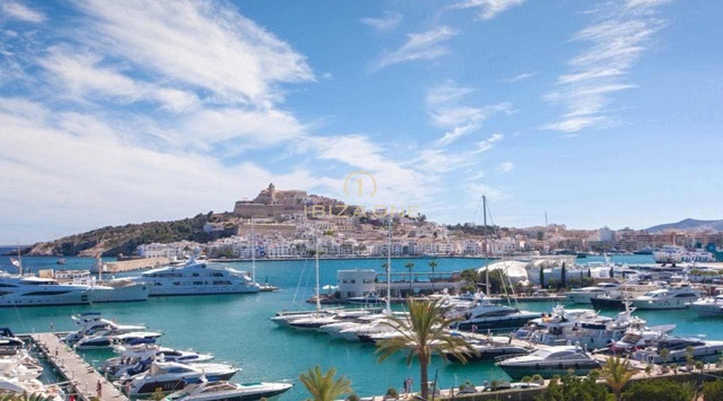 Spektakuläres Luxus-Designer-Apartment in Marina Botafoch mit Blick auf Ibiza-Stadt, das Meer und Formentera zu verkaufen, Ibiza - Spektakuläres Luxus-Designer-Apartment in Marina Botafoch mit Blick auf Ibiza-Stadt, das Meer und Formentera zu vermieten, Ibiza