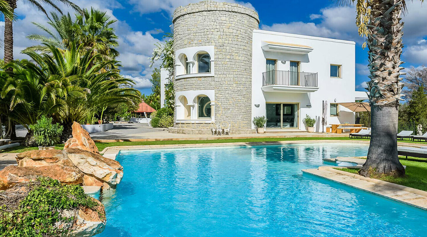 Indrukwekkend luxe onroerend goed dichtbij Ibiza te koop en deze luxe villa is ook te huur, Ibiza - Indrukwekkend luxe onroerend goed dichtbij Ibiza te koop en deze luxe villa is ook te koop, Ibiza