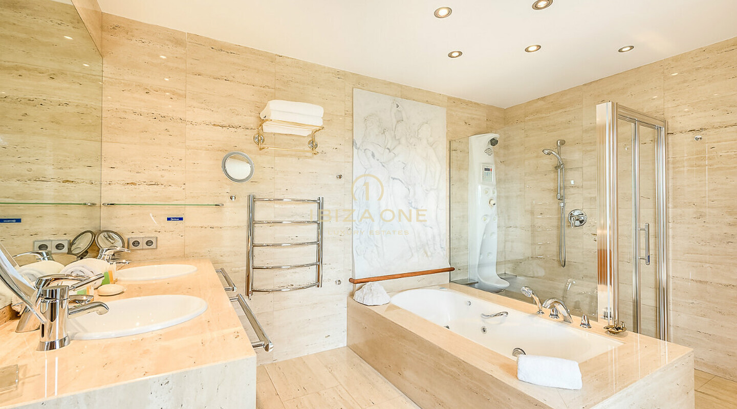 Impressive luxury property close to Ibiza for sale and this luxury villa is also for rent, Ibiza - Impressive luxury property close to Ibiza for sale and this luxury villa is also for sale, Ibiza
