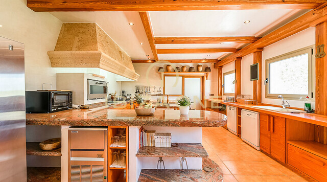 Indrukwekkend luxe onroerend goed dichtbij Ibiza te koop en deze luxe villa is ook te huur, Ibiza - Indrukwekkend luxe onroerend goed dichtbij Ibiza te koop en deze luxe villa is ook te koop, Ibiza