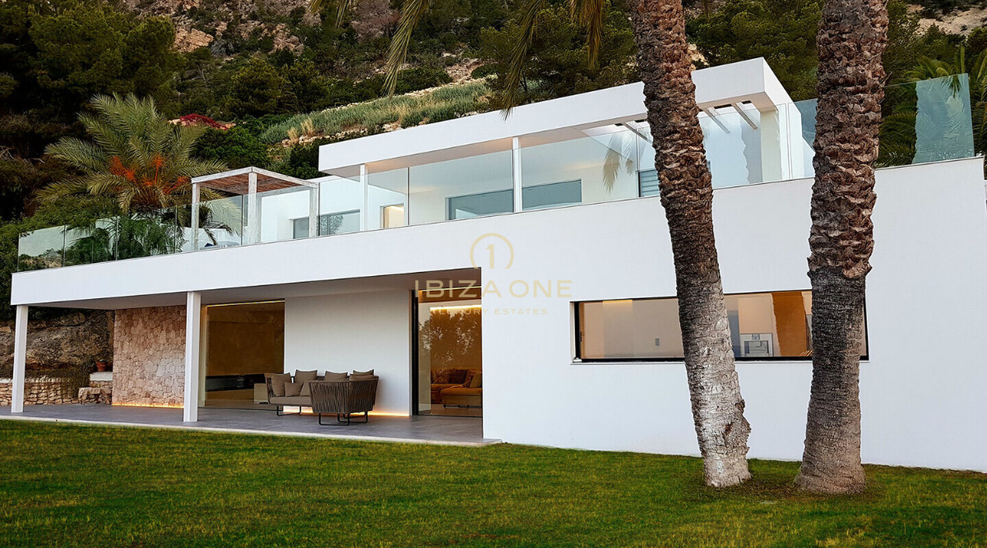 Villa in zweiter Meereslinie auf Ibiza in Es Cubells zu verkaufen, Ibiza - Villa in zweiter Meereslinie auf Ibiza in Es Cubells zu vermieten, Ibiza
