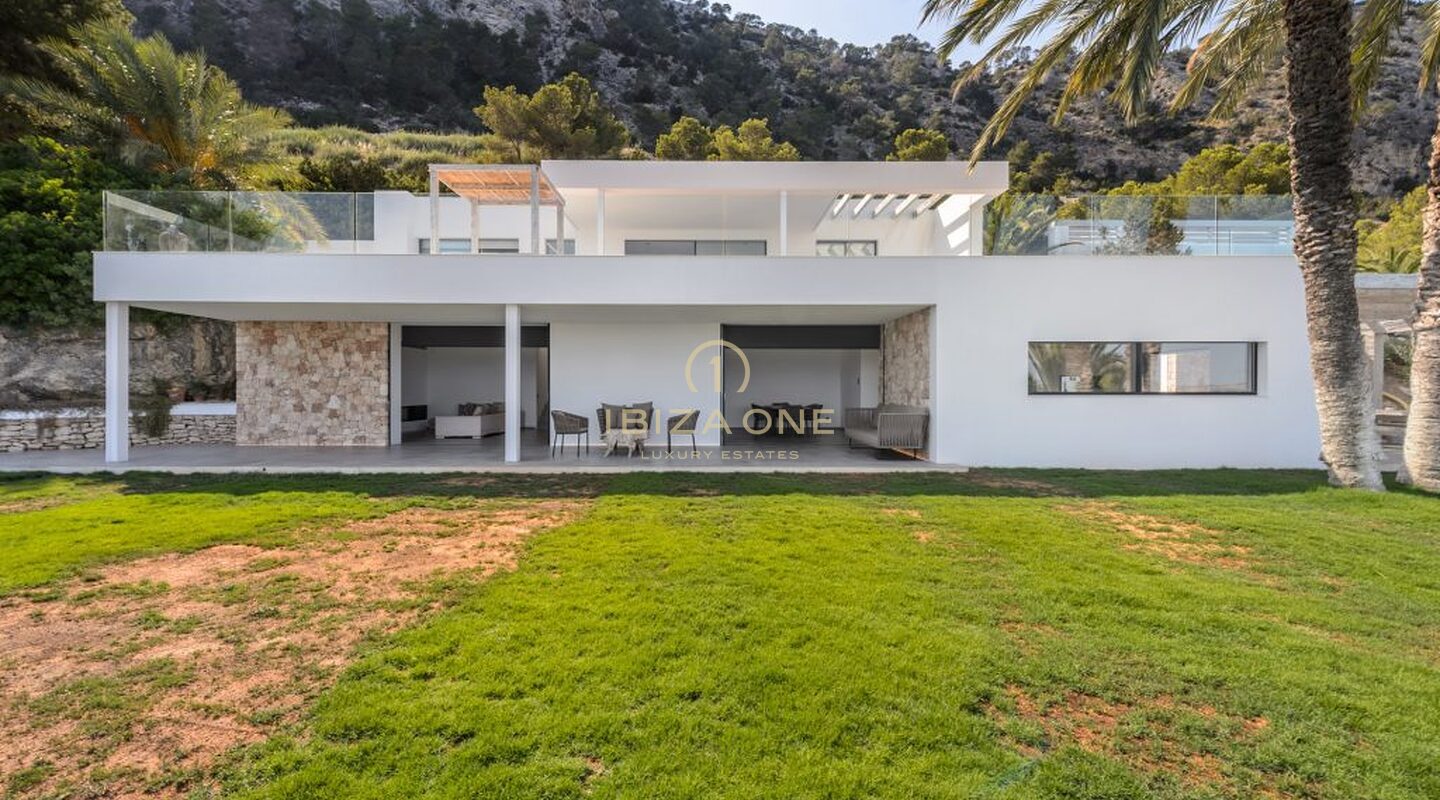 Villa in zweiter Meereslinie auf Ibiza in Es Cubells zu verkaufen, Ibiza - Villa in zweiter Meereslinie auf Ibiza in Es Cubells zu vermieten, Ibiza