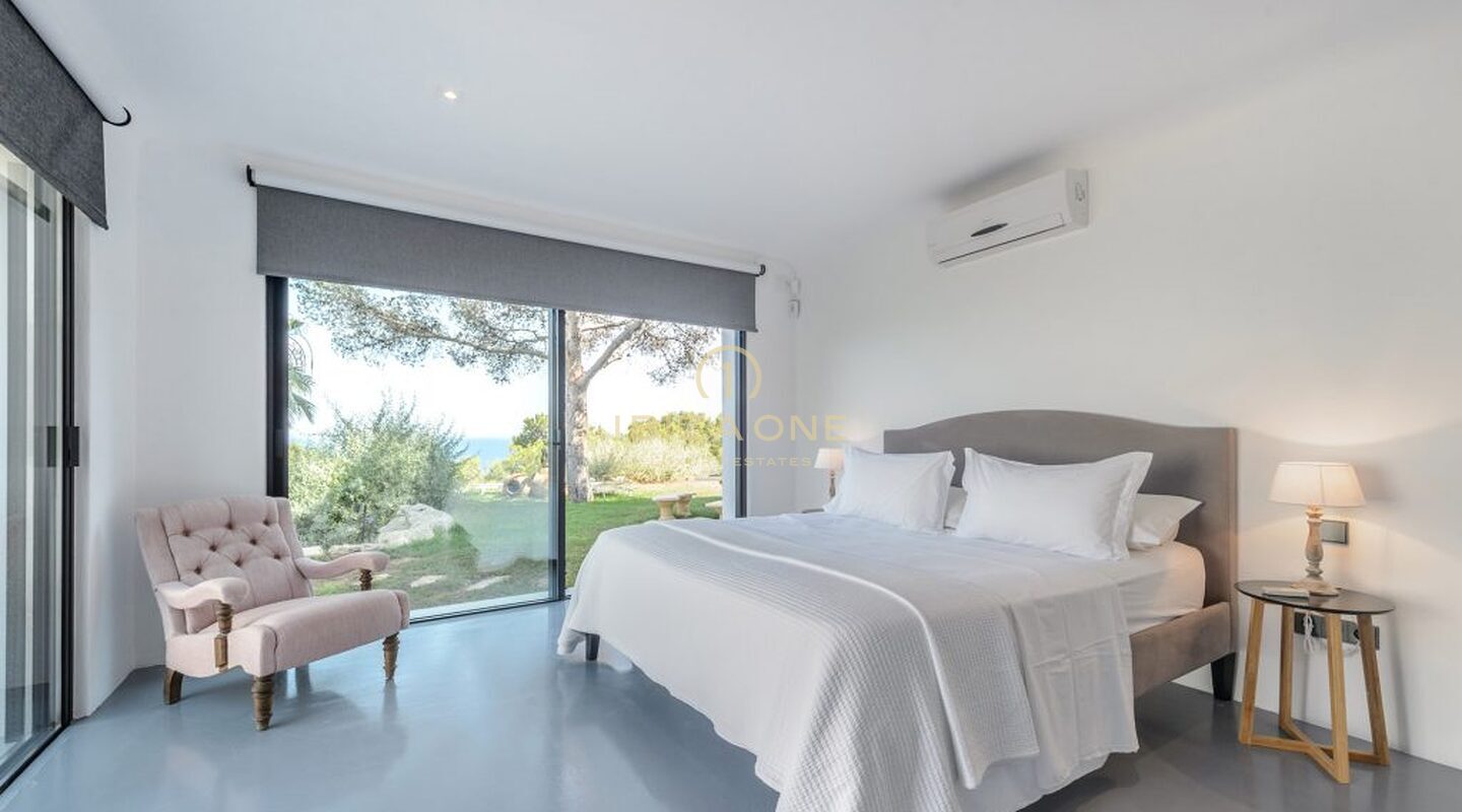 Villa in zweiter Meereslinie auf Ibiza in Es Cubells zu verkaufen, Ibiza - Villa in zweiter Meereslinie auf Ibiza in Es Cubells zu vermieten, Ibiza
