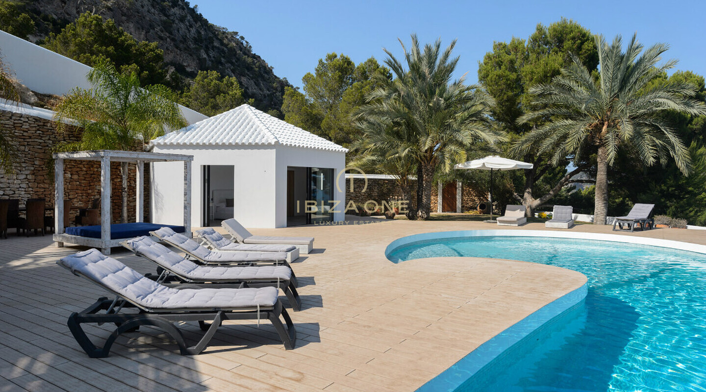 Villa in zweiter Meereslinie auf Ibiza in Es Cubells zu verkaufen, Ibiza - Villa in zweiter Meereslinie auf Ibiza in Es Cubells zu vermieten, Ibiza