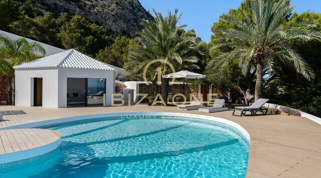 Villa in zweiter Meereslinie auf Ibiza in Es Cubells zu verkaufen, Ibiza - Villa in zweiter Meereslinie auf Ibiza in Es Cubells zu vermieten, Ibiza