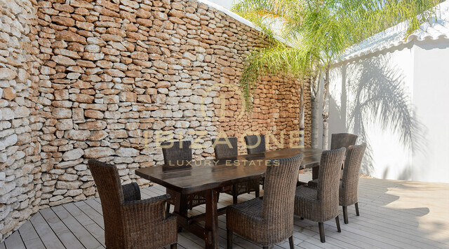 Villa in zweiter Meereslinie auf Ibiza in Es Cubells zu verkaufen, Ibiza - Villa in zweiter Meereslinie auf Ibiza in Es Cubells zu vermieten, Ibiza