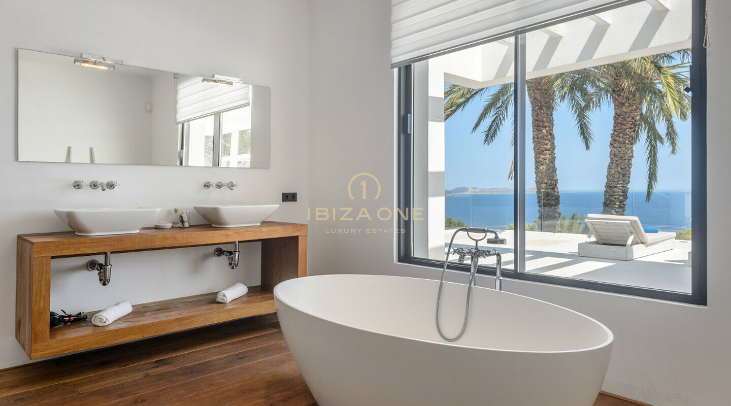 Villa en segunda línea de mar Ibiza en Es Cubells en venta, Ibiza - Villa en segunda línea de mar Ibiza en Es Cubells en alquiler, Ibiza