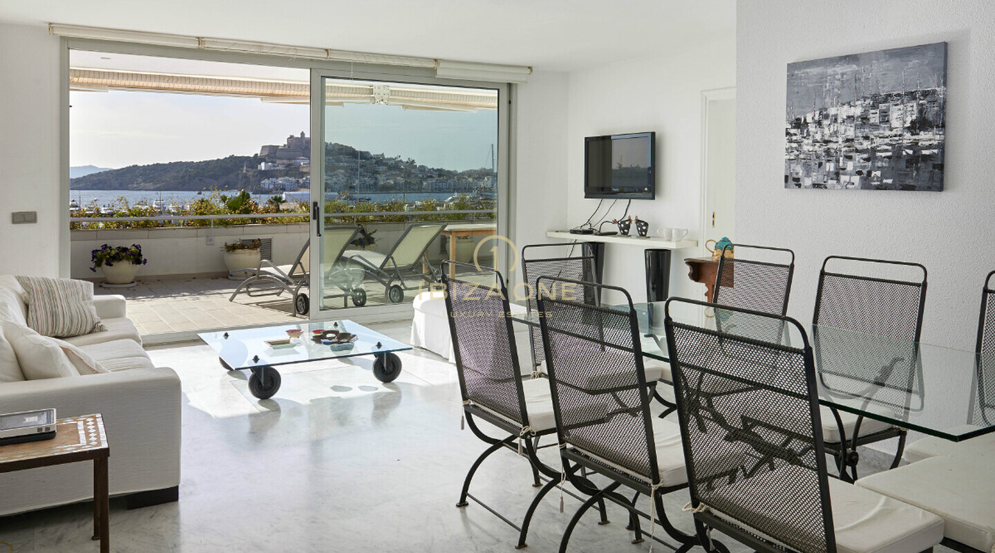 Appartamento con 3 camere da letto a Ibiza sul Paseo Maritimo con ottime viste della città di Ibiza e del mare in vendita