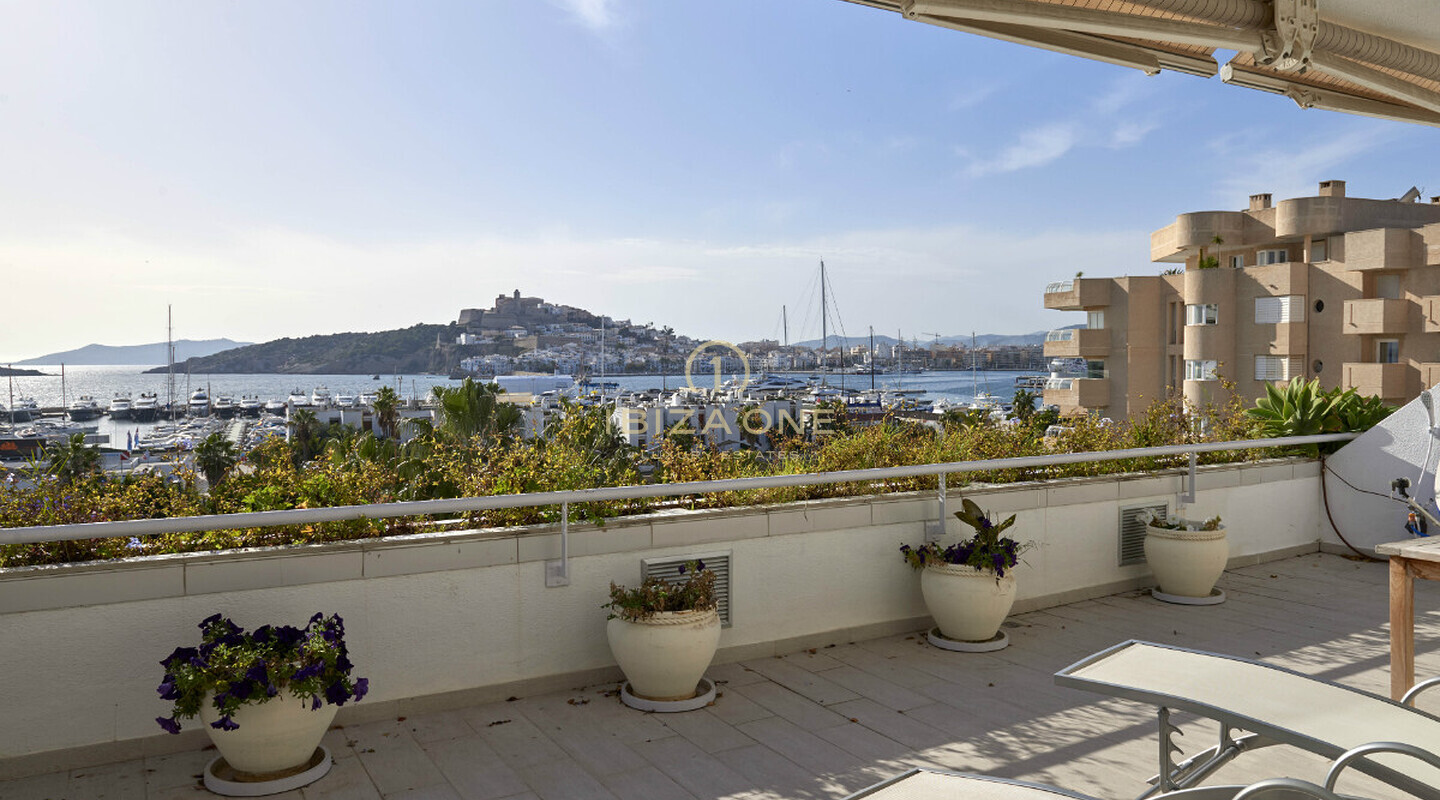 3 Schlafzimmer Apartment in Ibiza am Paseo Maritimo mit sehr gutem Blick auf Ibiza Stadt und das Meer zum Verkauf