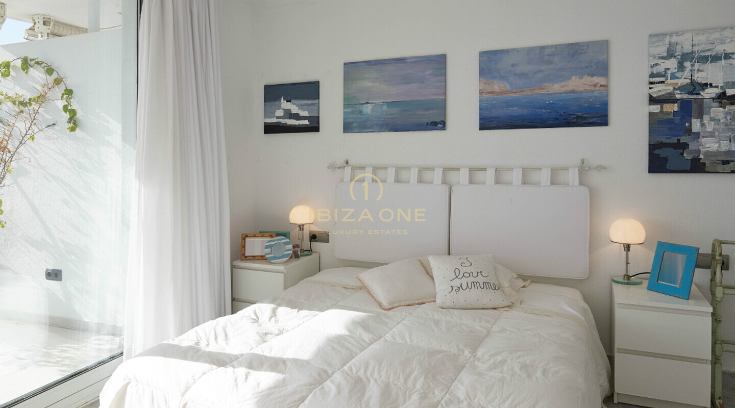 Apartamento de 3 dormitorios en Ibiza en el Paseo Marítimo con muy buenas vistas de la ciudad de Ibiza y el mar en venta
