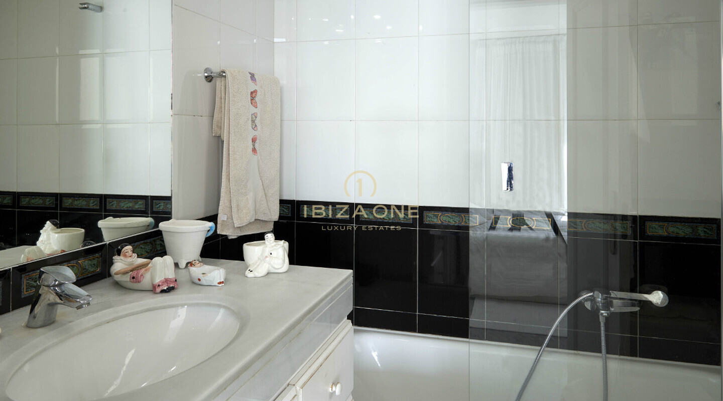 3 Schlafzimmer Apartment in Ibiza am Paseo Maritimo mit sehr gutem Blick auf Ibiza Stadt und das Meer zum Verkauf