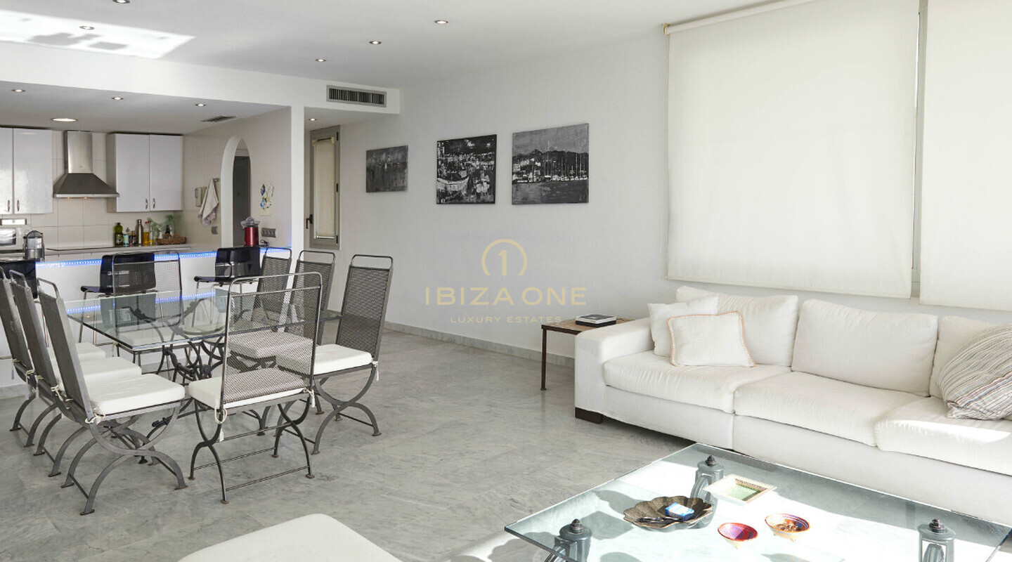 3 luxury bedroom apartments in Ibiza on the Paseo Maritimo with very good views of Ibiza Town and the sea for sale, Ibiza - 3 luxury bedroom apartments in Ibiza on the Paseo Maritimo with very good views of Ibiza Town and the sea for rent, Ibiza