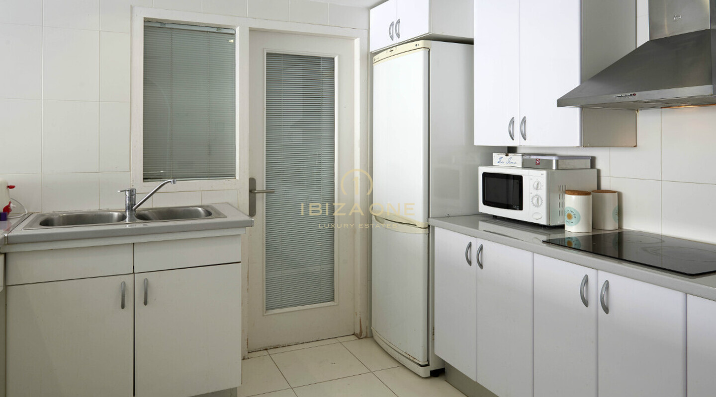 Appartement de 3 chambres à Ibiza sur le Paseo Maritimo avec de très belles vues sur la ville d'Ibiza et la mer à vendre