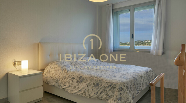 Apartamento de 3 dormitorios en Ibiza en el Paseo Marítimo con muy buenas vistas de la ciudad de Ibiza y el mar en venta