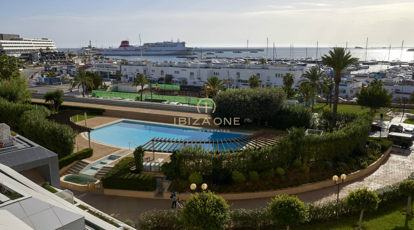 Appartamento con 3 camere da letto a Ibiza sul Paseo Maritimo con ottime viste della città di Ibiza e del mare in vendita