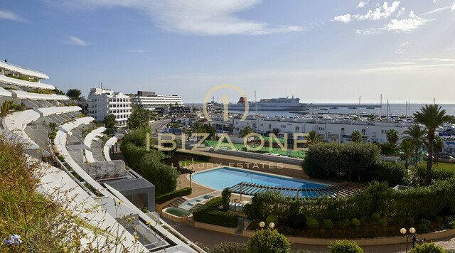 Apartamento de 3 dormitorios en Ibiza en el Paseo Marítimo con muy buenas vistas de la ciudad de Ibiza y el mar en venta