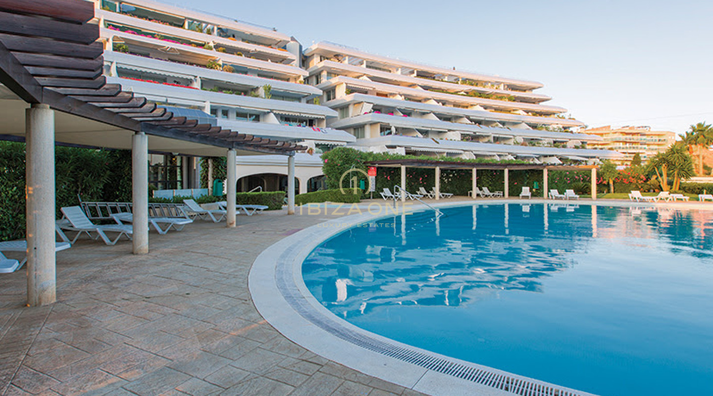 Appartement de 3 chambres à Ibiza sur le Paseo Maritimo avec de très belles vues sur la ville d'Ibiza et la mer à vendre