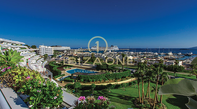 Apartamento de 3 dormitorios en Ibiza en el Paseo Marítimo con muy buenas vistas de la ciudad de Ibiza y el mar en venta