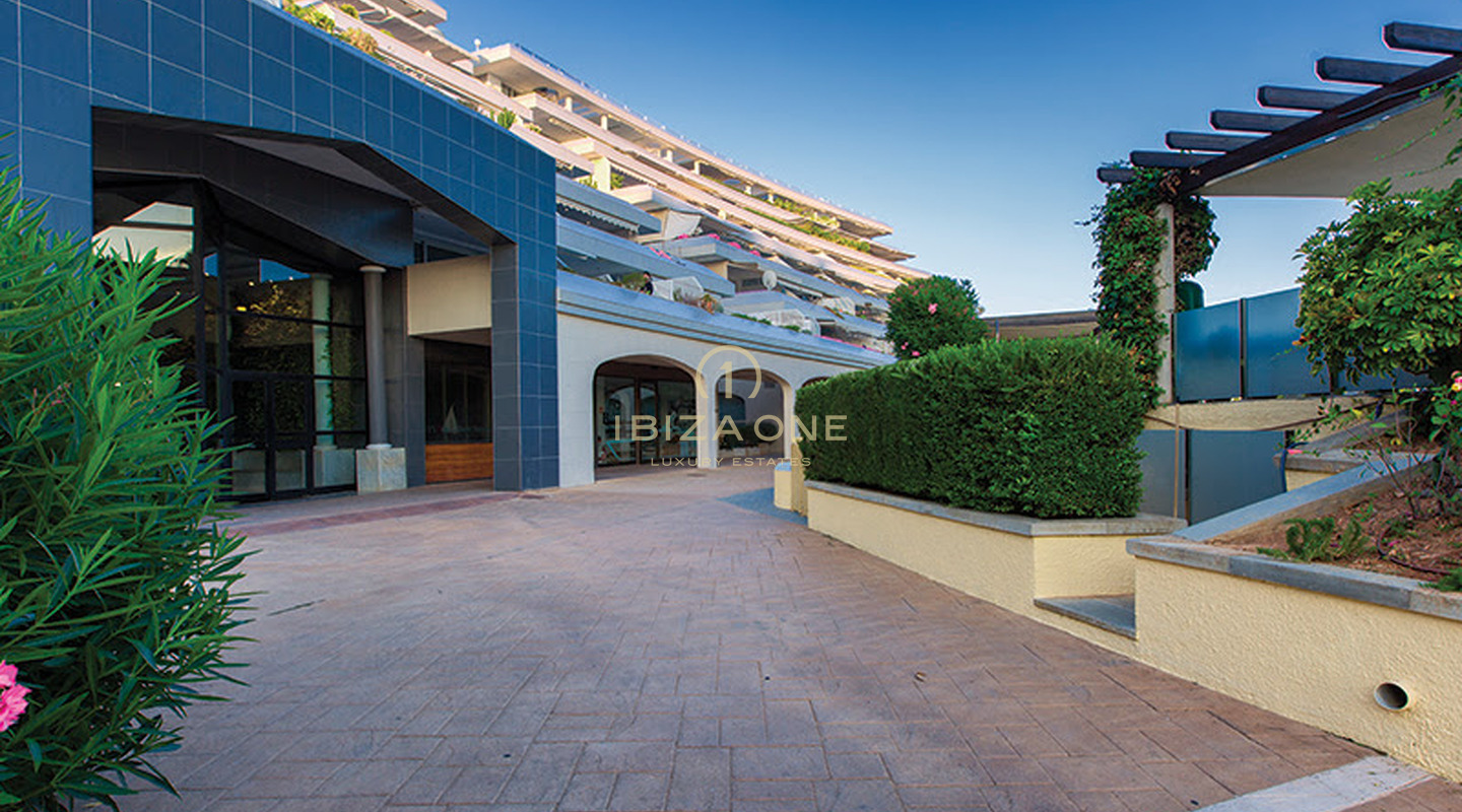 Appartement de 3 chambres à Ibiza sur le Paseo Maritimo avec de très belles vues sur la ville d'Ibiza et la mer à vendre